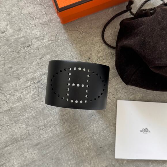 HERMES Evelyne Aluminum Sunset Black Cuff Matte H Logo Bracelet with Box Bag - Picture 1 of 11